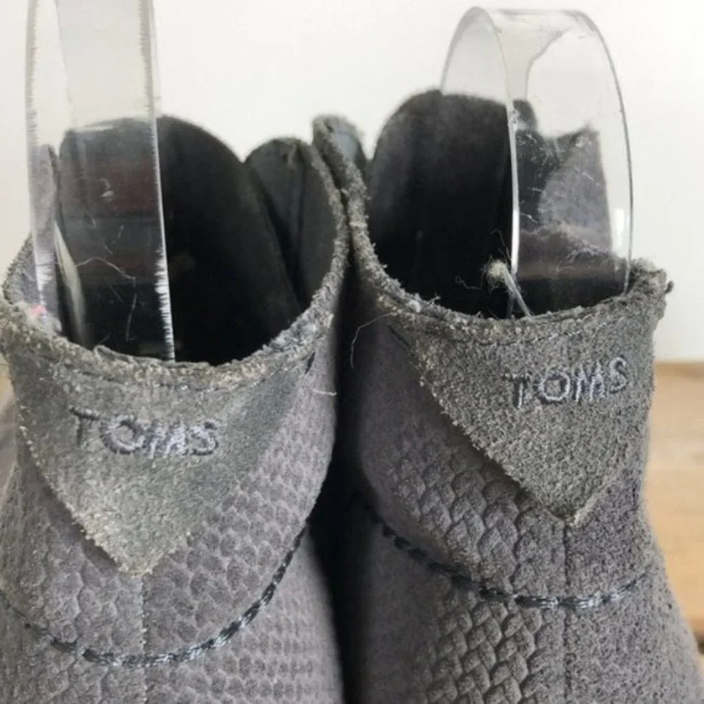 TOMS grey suede lace up chukka boots size 8 EUC_6